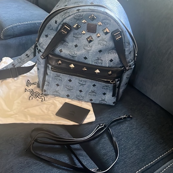 MCM Medium backpack two in one. Crossbody bag attached - Picture 7 of 7